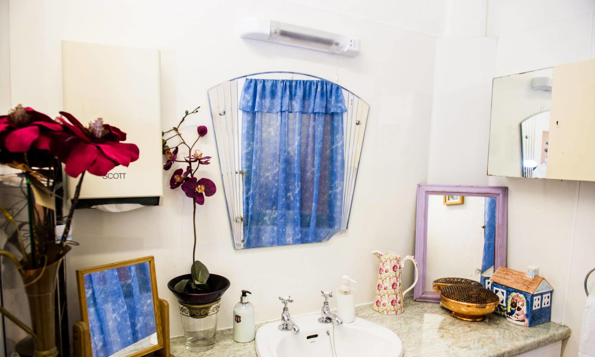Camera Tripla con Bagno in Comune (3 Adulti)