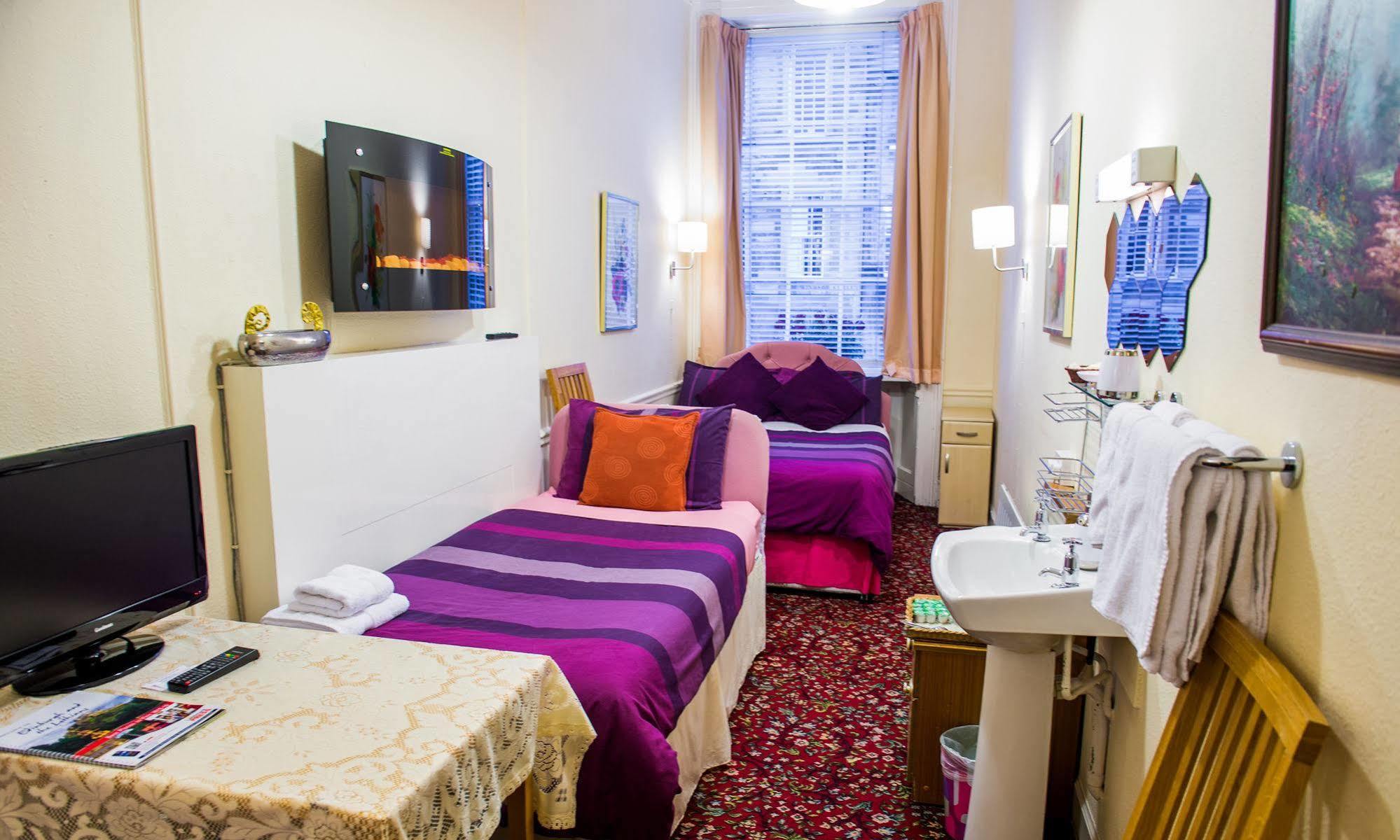 Camera Familiare con Bagno in Comune (4 Adulti)