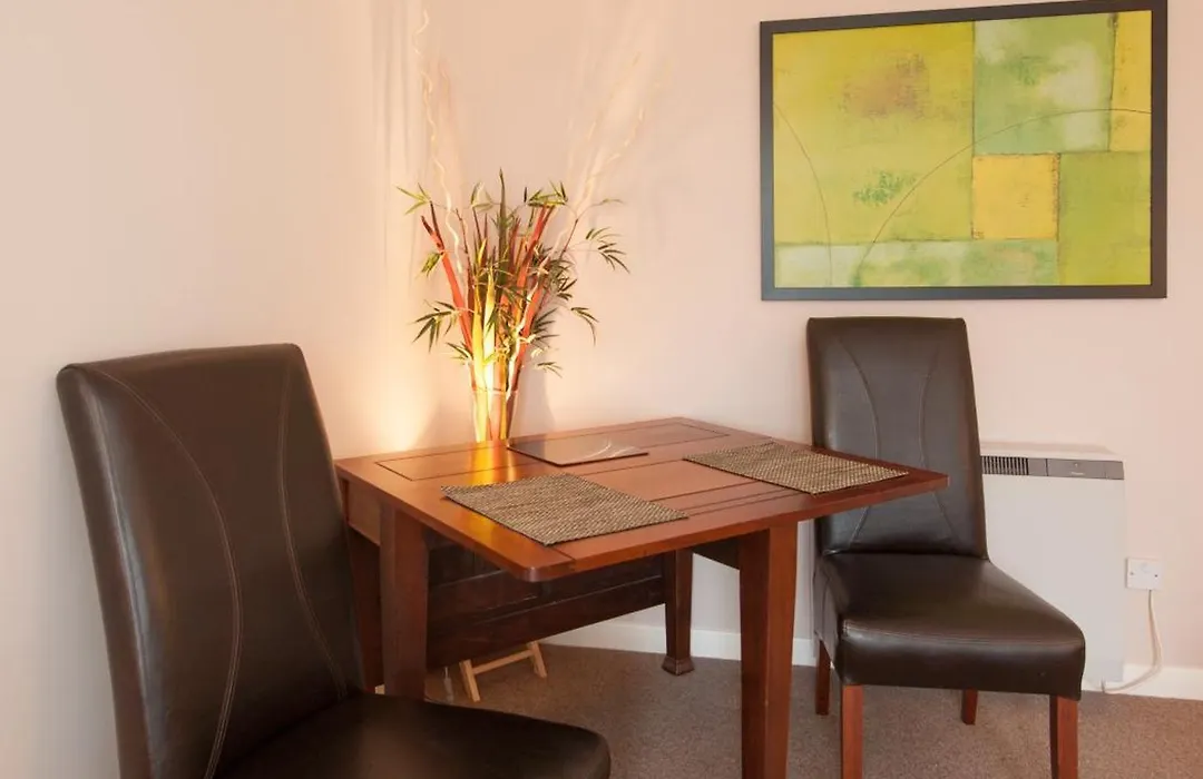Logie Green Road Apartment-1
